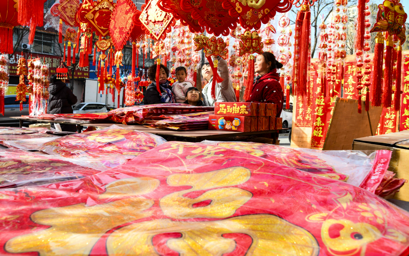 “反向过年”，让年味儿更“新” | 新京报快评