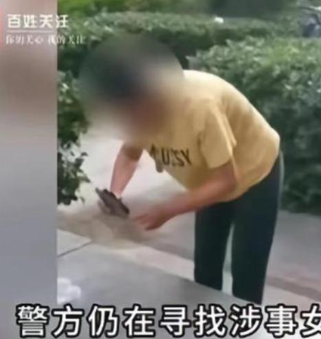 “坏到骨头里！”河北，一男子在小区跑步时，发现一女子举止不对劲，就小心上前查看，