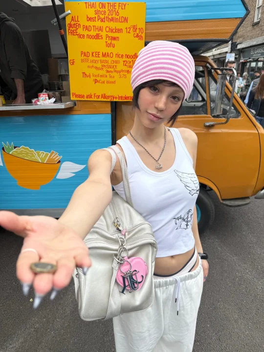 买了1磅的裤子老板拍了张我的结账照📷