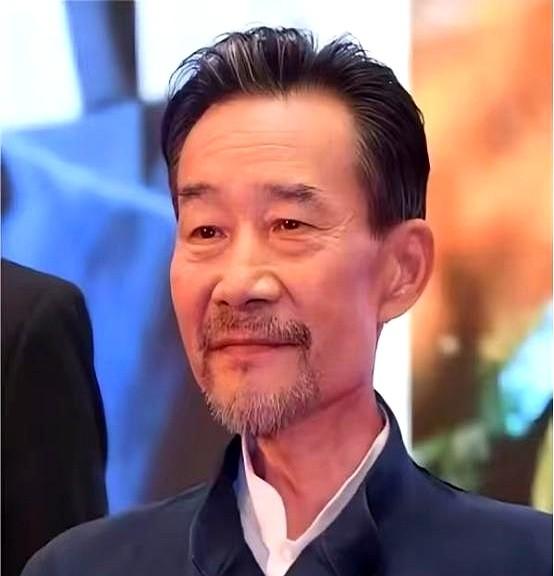 顶级表演造诣，往往藏在常人难以忍受的生理绝境里。

今年8月，妻子公开了李雪健的