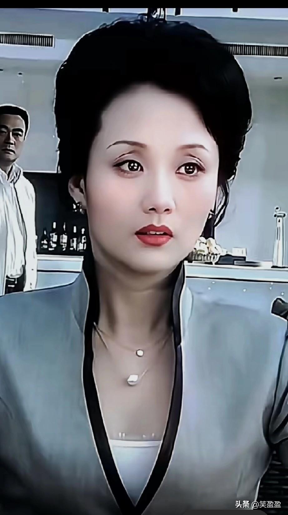 李颖美丽大方，豪气直爽
这把年龄了还这么漂亮，美丽动人，是你心中的女神吗？