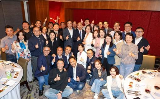 从朱立伦能聚集起国民党籍立委参加他的聚餐会，就说明郑丽文现在基本是孤家寡人的状态