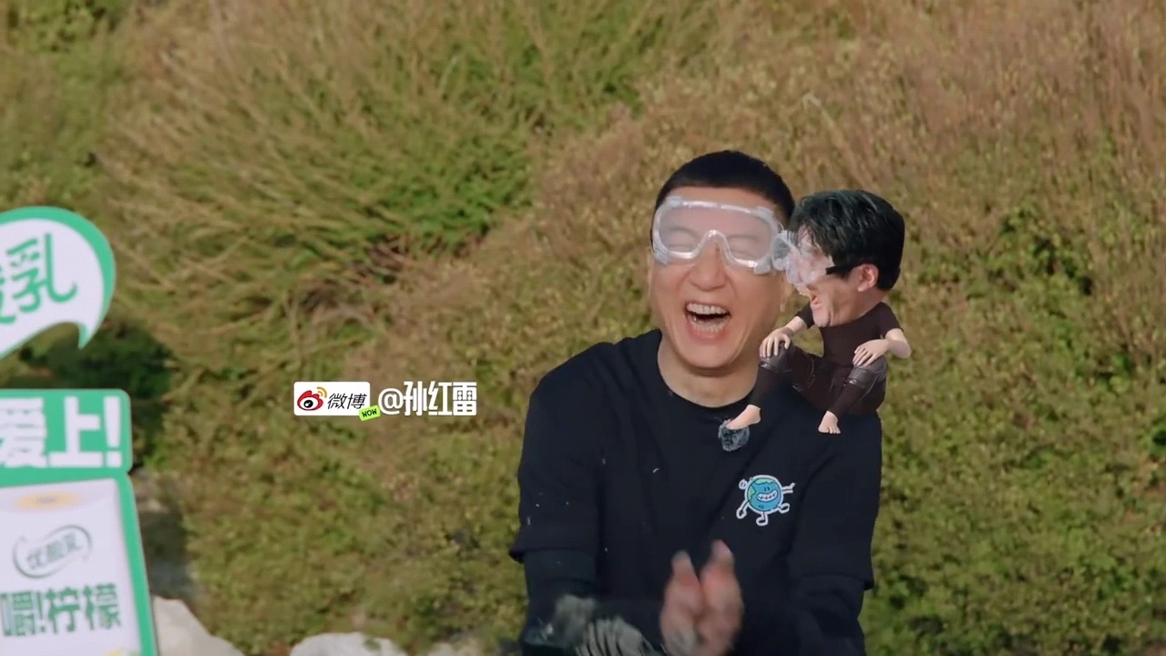 郭京飞一笑后期就开工后期看到郭京飞灵感爆发 红雷哥你肩膀上有个郭京飞哈哈哈哈哈哈