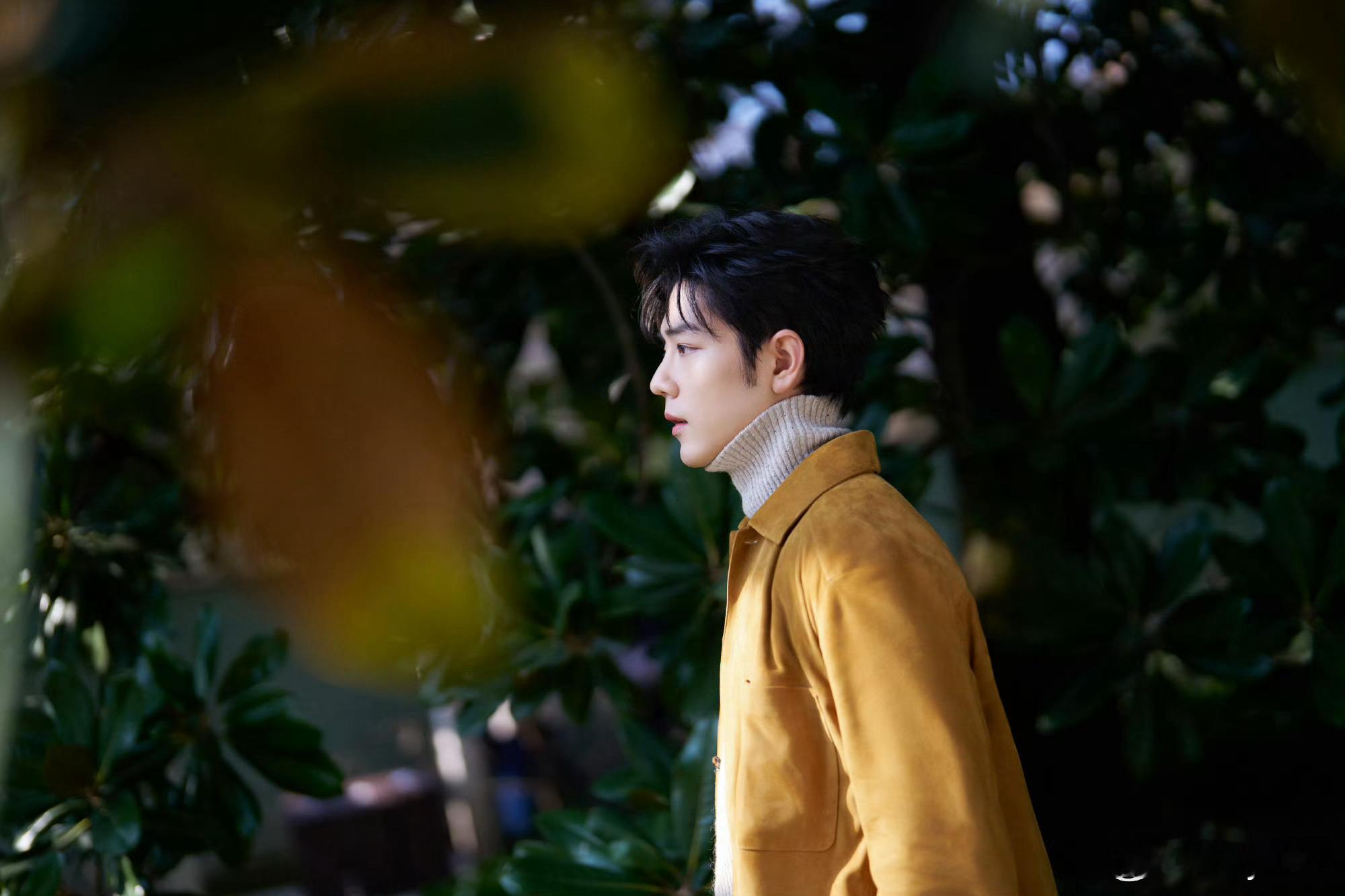 肖战看秀造型出图肖战时装周看秀造型出图 肖战时装周看秀造型出图了帅的一批简直！！