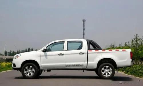 所有皮卡车，过高速公路都是不需要交费的。换句话说，高速公路是对皮卡车免费的。
大