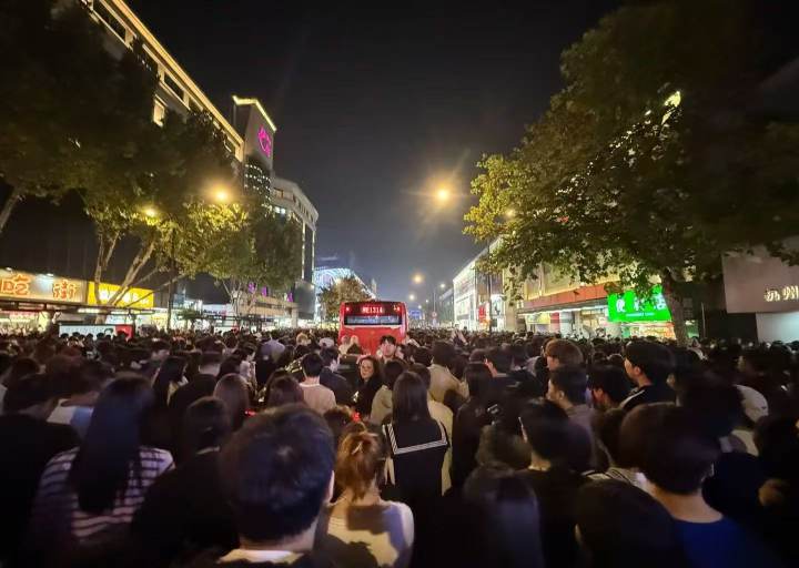 最新通知：杭州地铁1号线双向列车在龙翔桥站不停站通过！