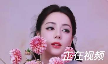 迪丽热巴时隔七年办见面会！伴手礼堆满座位，粉丝：终于等到