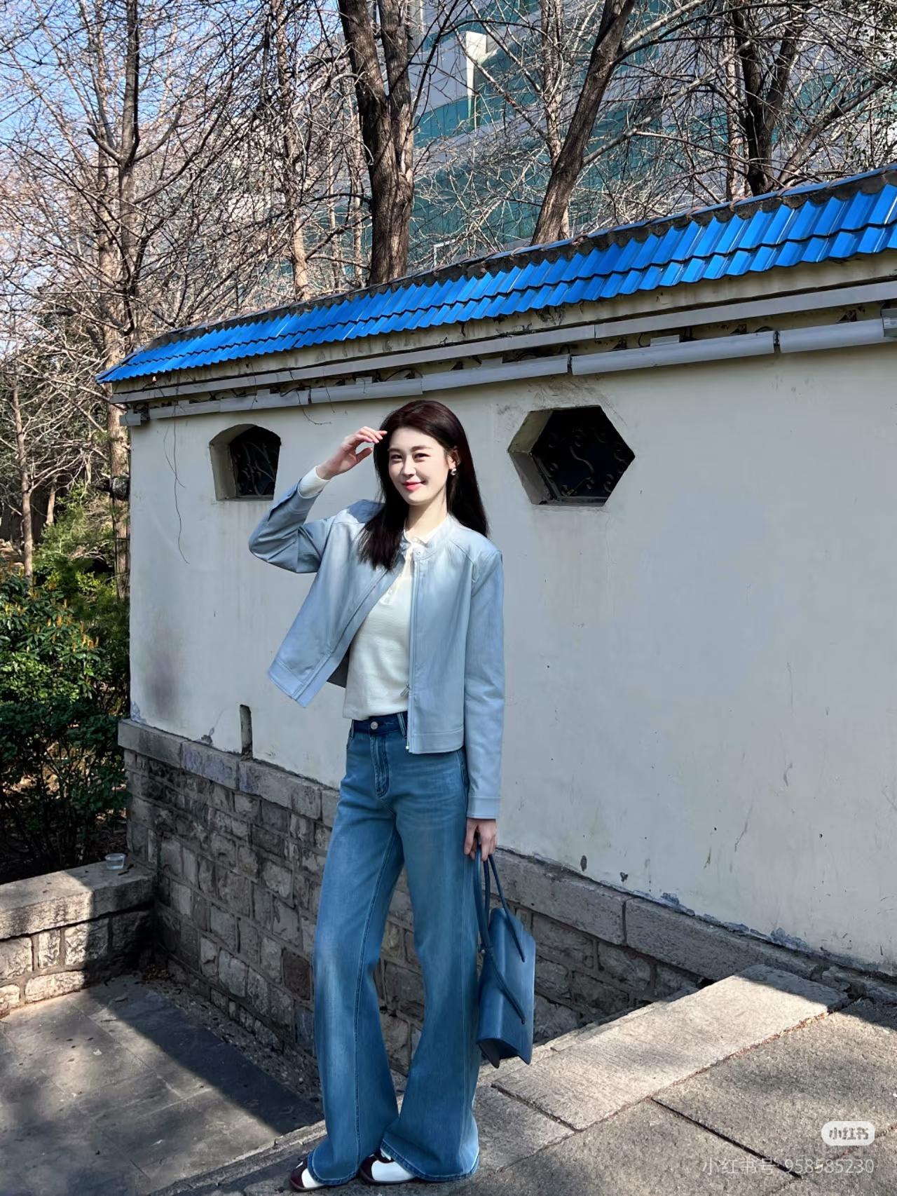 春风拂面笑，花影映人娇。