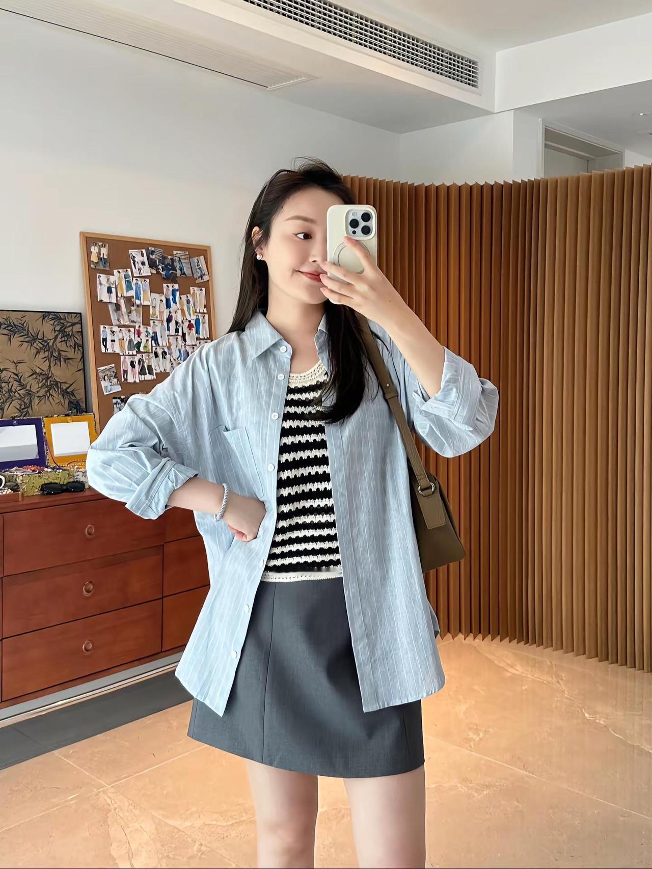 试衣服🧏‍♀️🧏‍♀️。想先看哪个！！点菜吧同学们🧏‍♀️🧏‍♀️🧏‍
