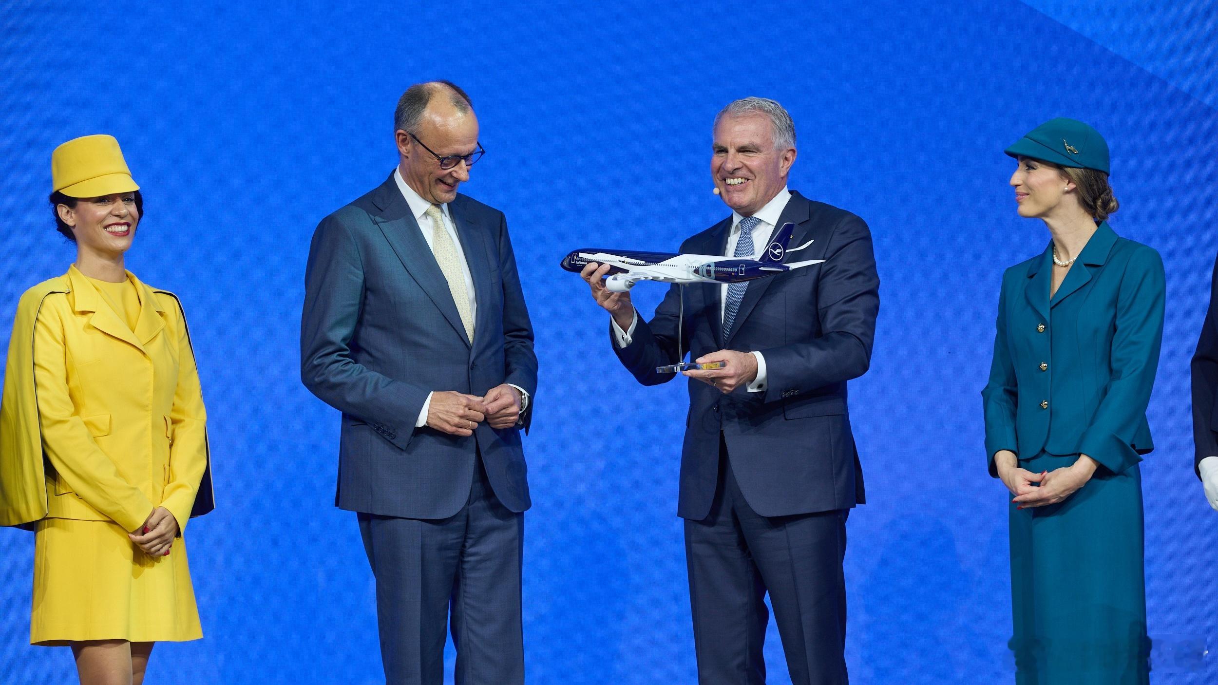 罢工浪潮下，汉莎迎来成立百年庆典多年来最严重的员工罢工浪潮，给汉莎航空成立百年的