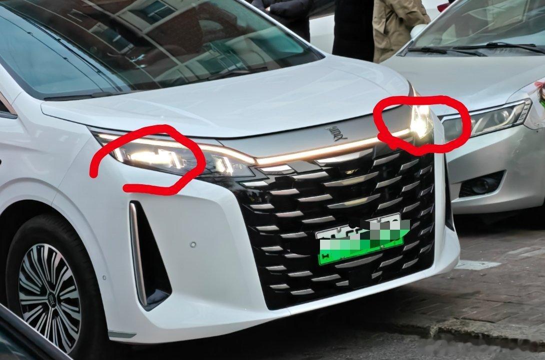 比亚迪夏 前灯两个比较明显的问题①近光灯炫目，近侧和远侧那个都有②日间行车灯不均