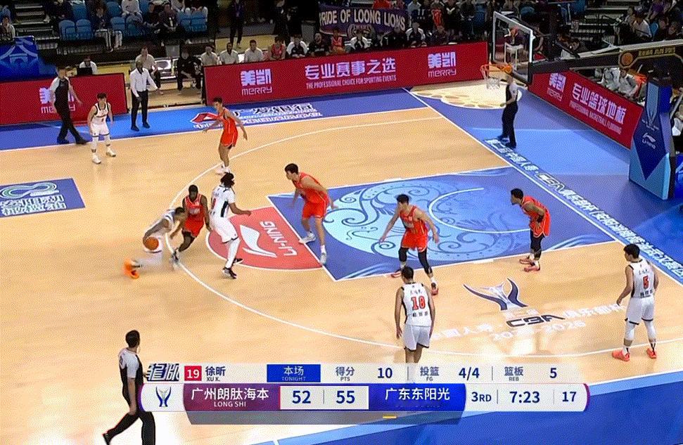 奎因手感来了三分真是连串进啊话说萨林杰怎么不和徐杰打打挡拆？几次自主进攻面对徐昕