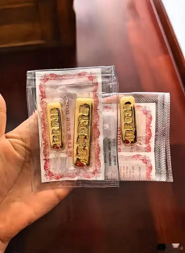 现在才发现，金价真的已经跌失控了，6月30日，暗金已经从876跌到了868一克短
