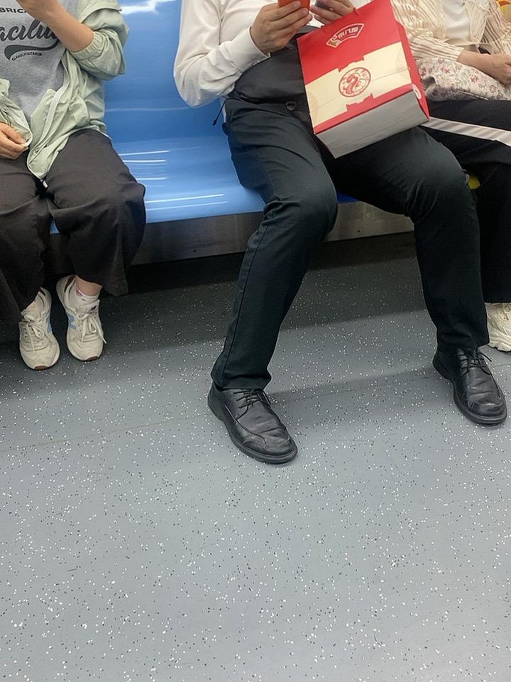 盟兄弟喊我喝酒，要我这周日回河北沧州泊头老家一趟，我现在心里特别纠结。

确实是