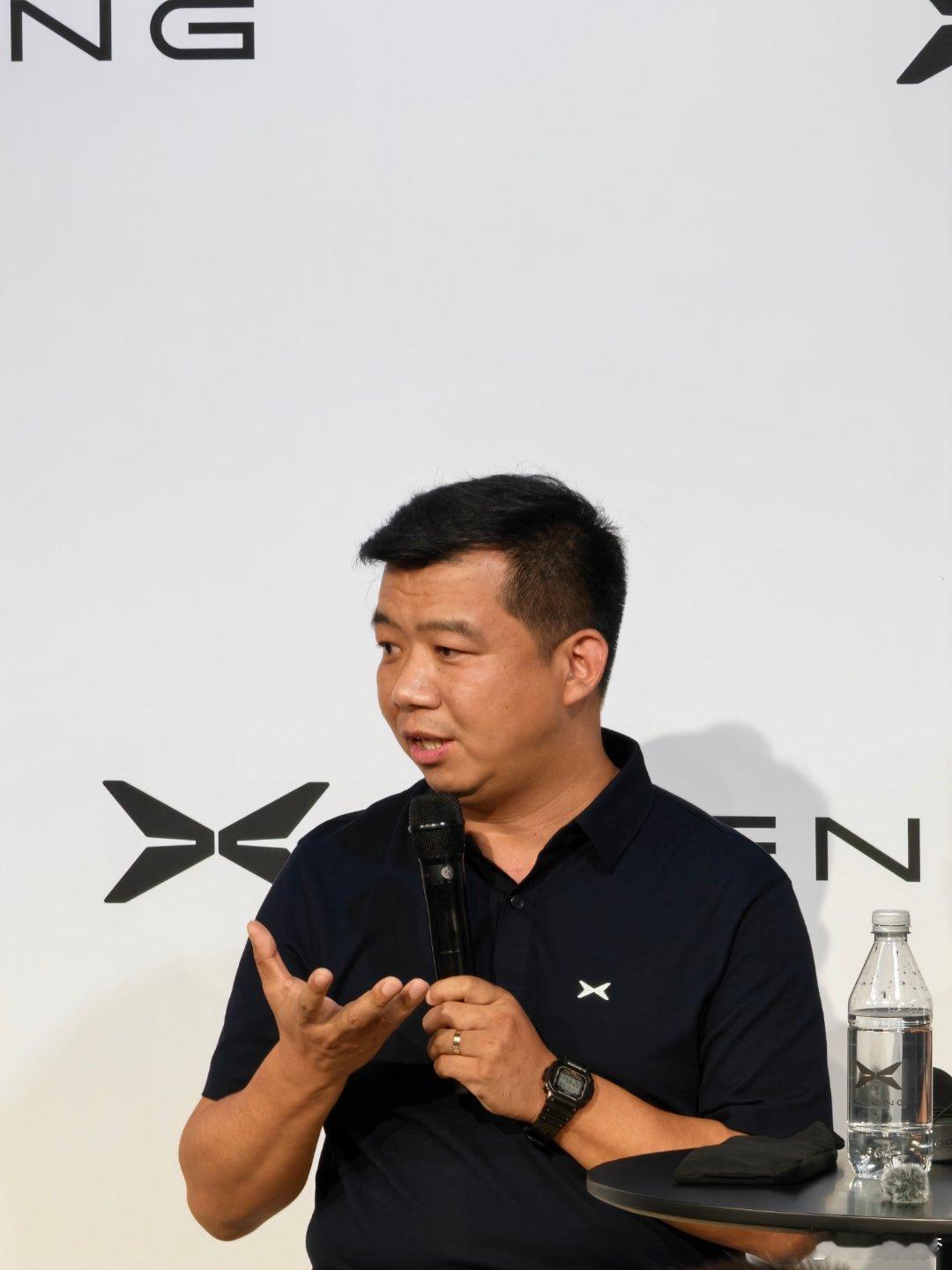 国外媒体还是敢问呀1、直接问为什么你们车这么好，在过去的时间只买了几百台友商的车