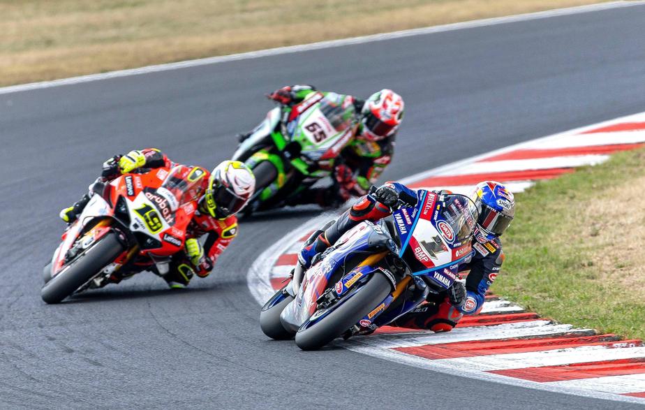WSBK季军争夺战：三人49分差距，比争冠还刺激
蒙特拉（Barni杜卡迪）以第