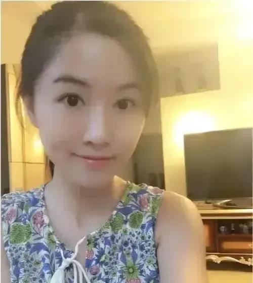 翟欣欣被判12年这一结果，着实让人拍手称快！

咱们来细数下她那些令人愤慨的“敛