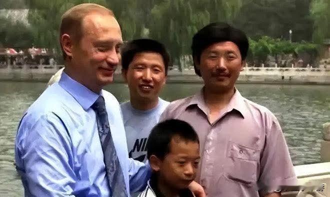 中国一名工程师曾在年仅10岁时，被俄罗斯总统普京抱过，还一起合影，如今普京再次访