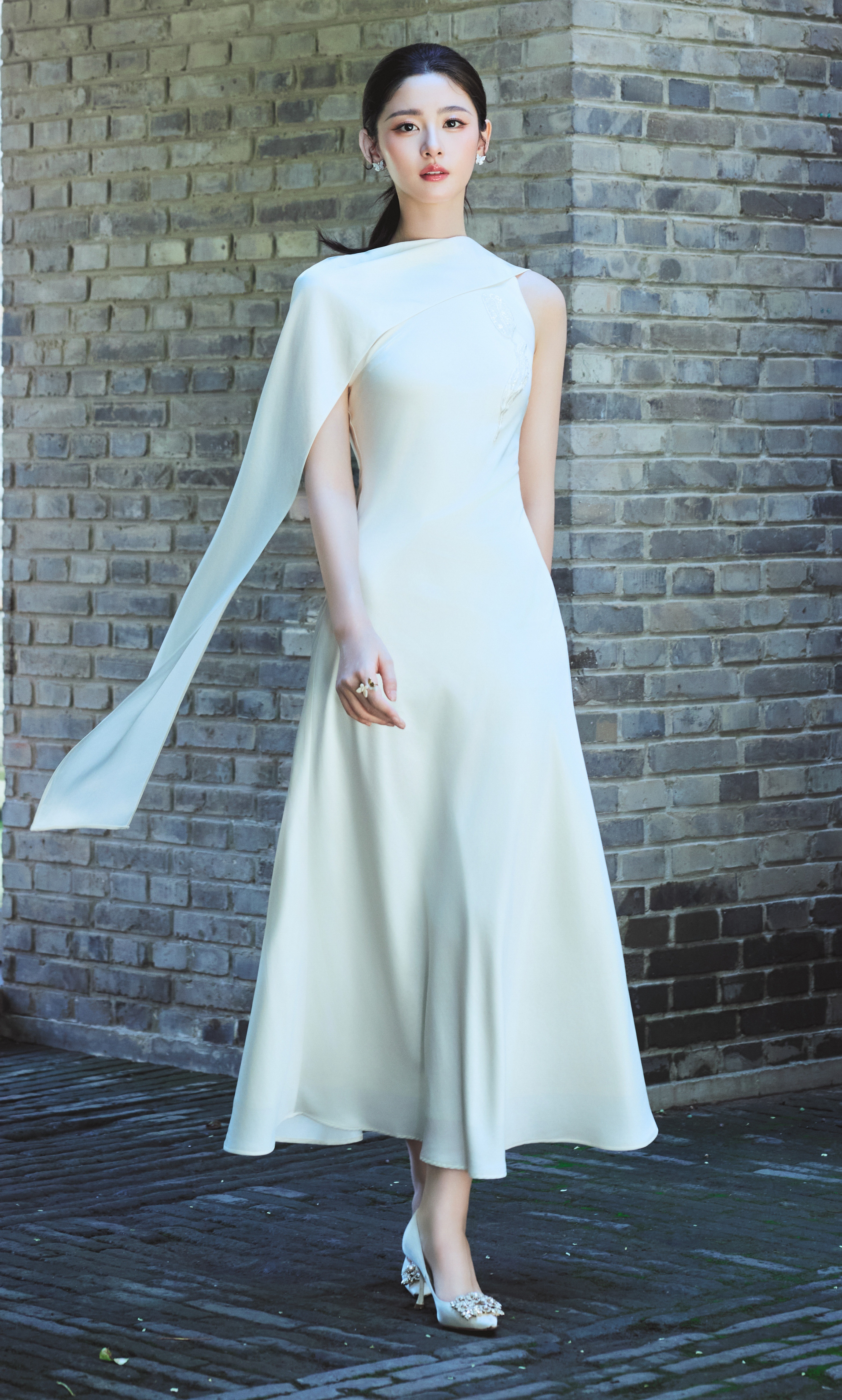 郑业成新剧只能看见赵晴赵晴赵晴的小白高跟