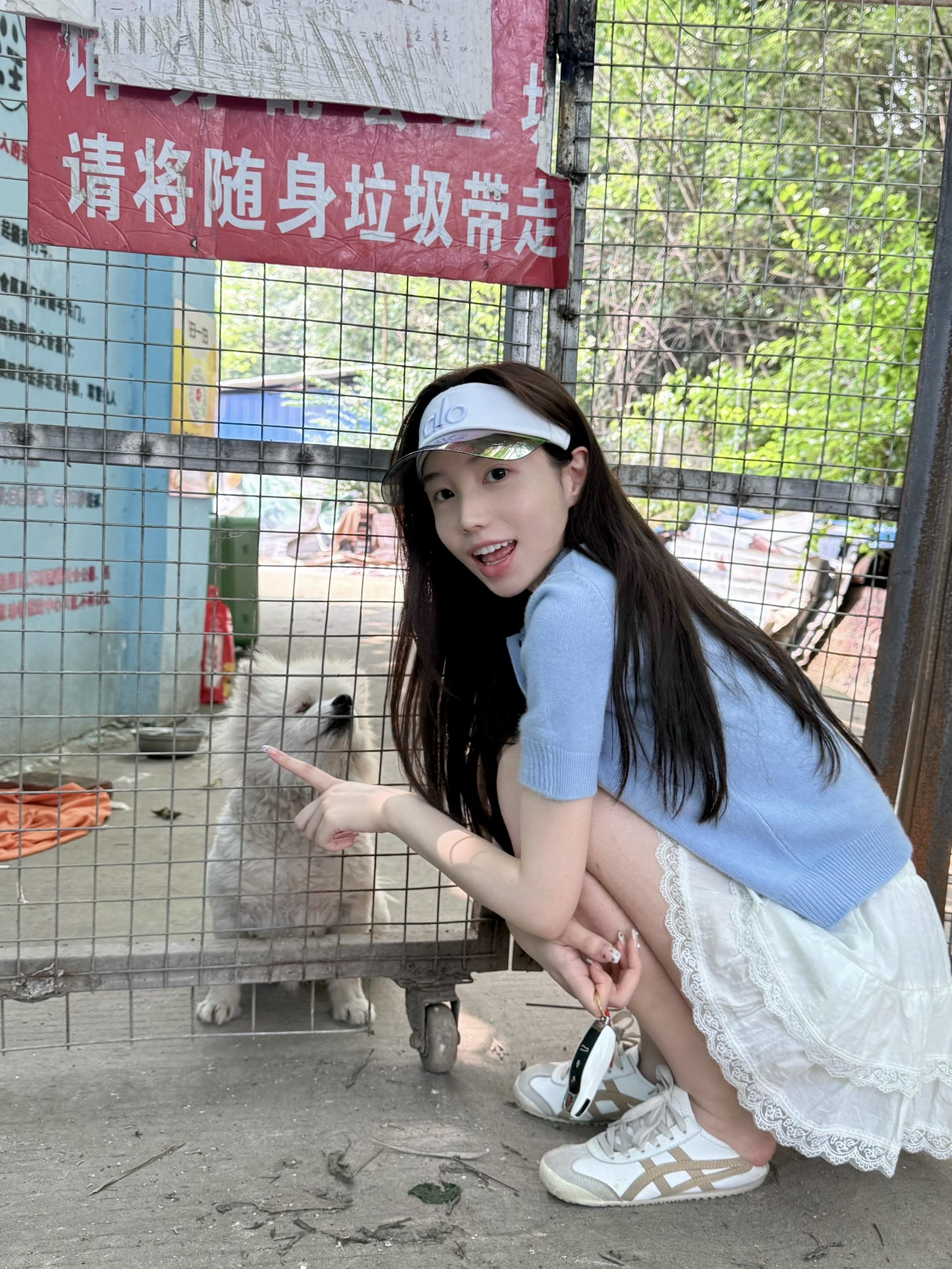载100斤粮到成都爱之家。一个救助了5000多只流浪猫狗的基地，乖乖们...