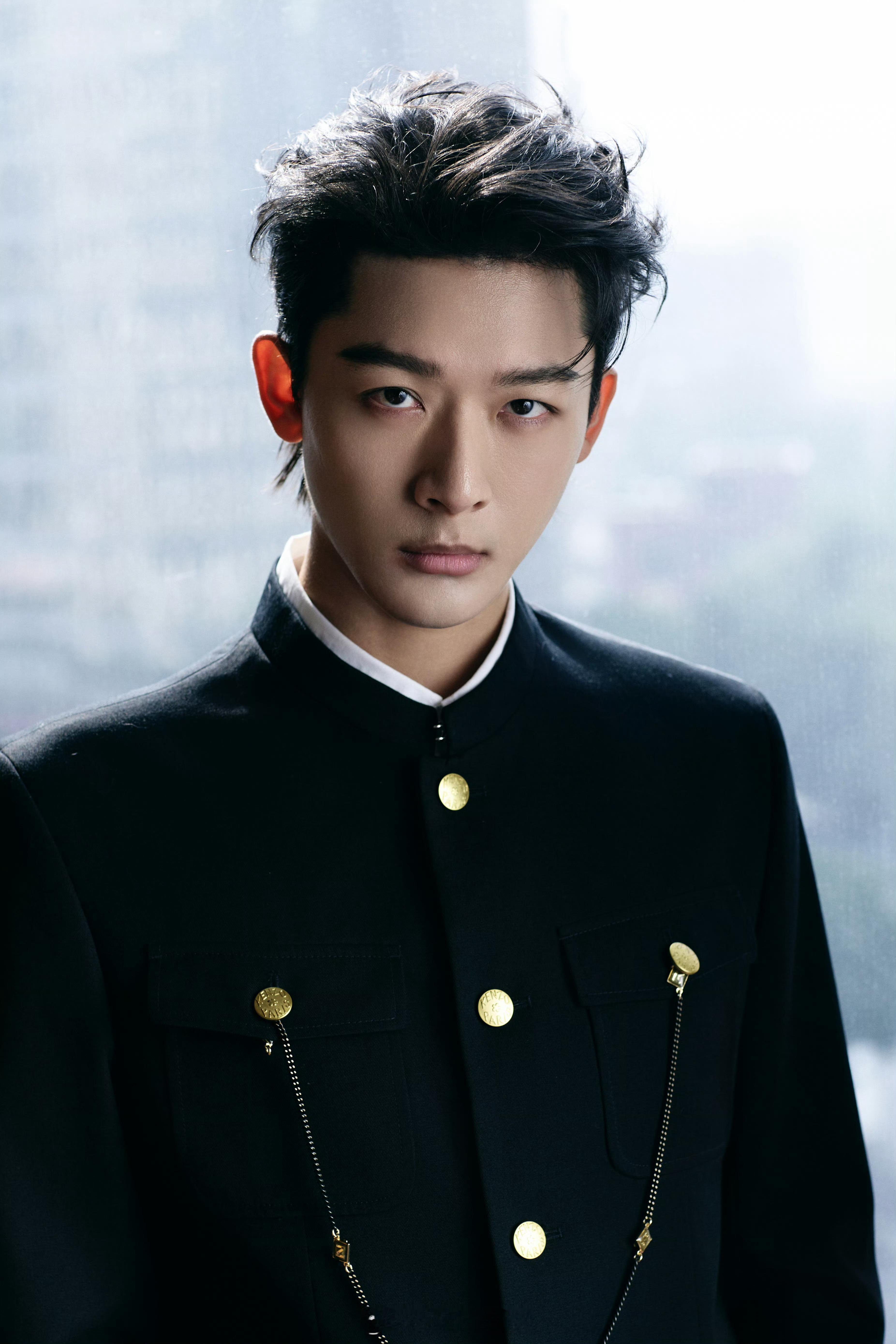 电视剧《从警生涯》主演：张晚意、姜武、张天爱导演：李木戈编剧：赵冬苓《警察荣誉》