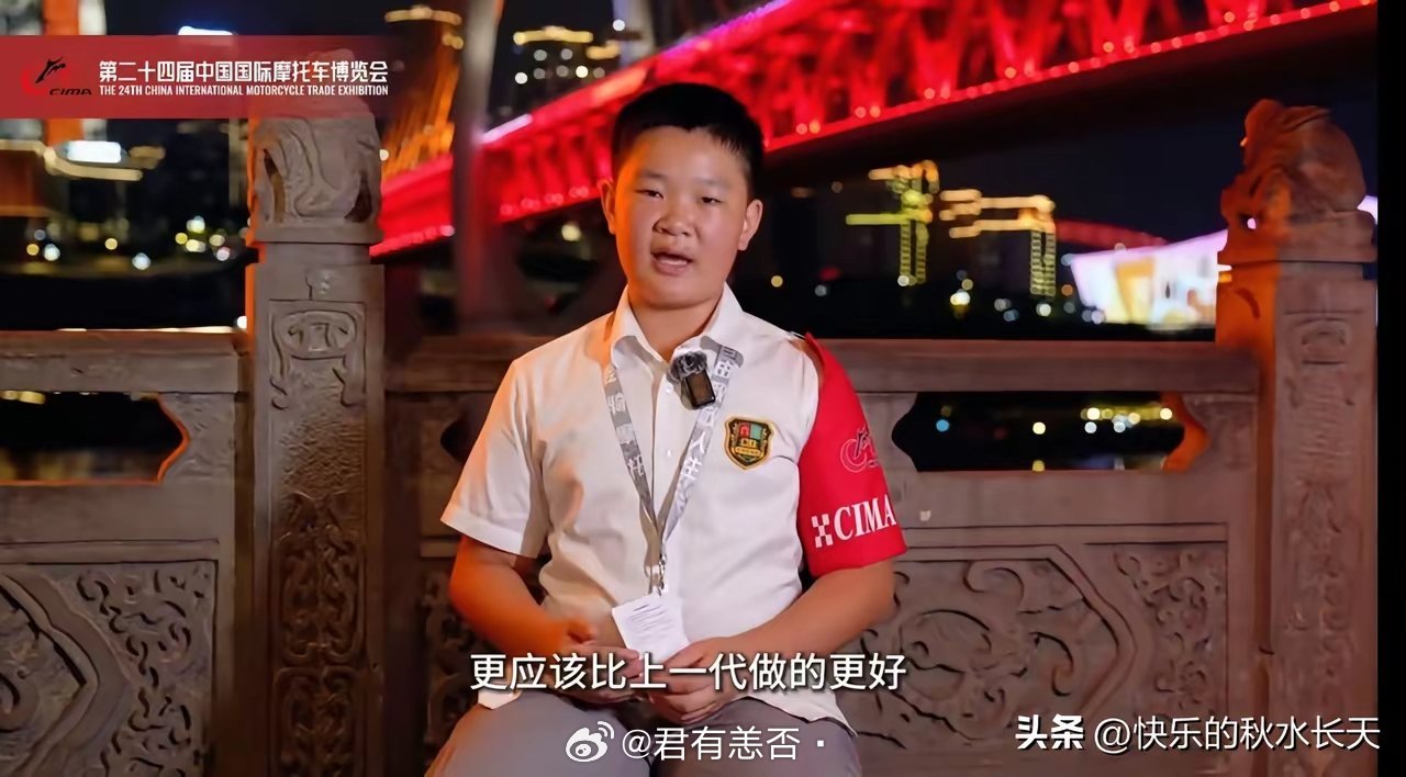 张雪的儿子竟然也这么猛！果然虎父无犬子！张雪机车夺冠后儿子张擎天也进入众人视野。