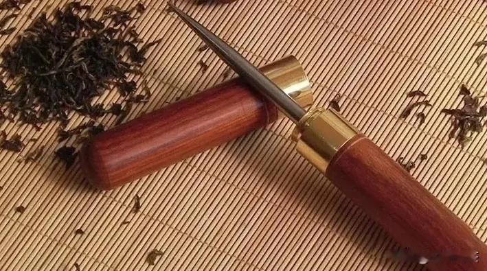 即使云南茶最终都沦为农夫山泉和胖东来的原料供应商，中间大大小小的传统茶企茶商全部