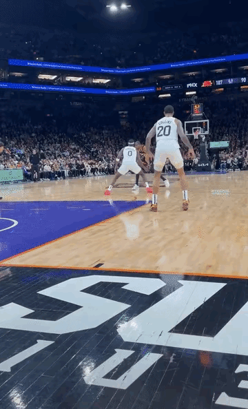 NBA赛场镜头：这位仁兄就是被格林追着喷垃圾话的球员，天赋异禀，最关键的一点是，
