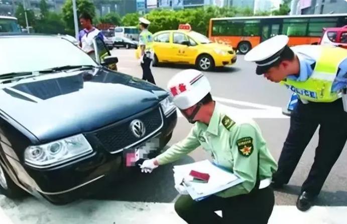 “这就是随便捎人的代价！”贵州，男子回家途中遇到一陌生人，因为发善心决定载他一程