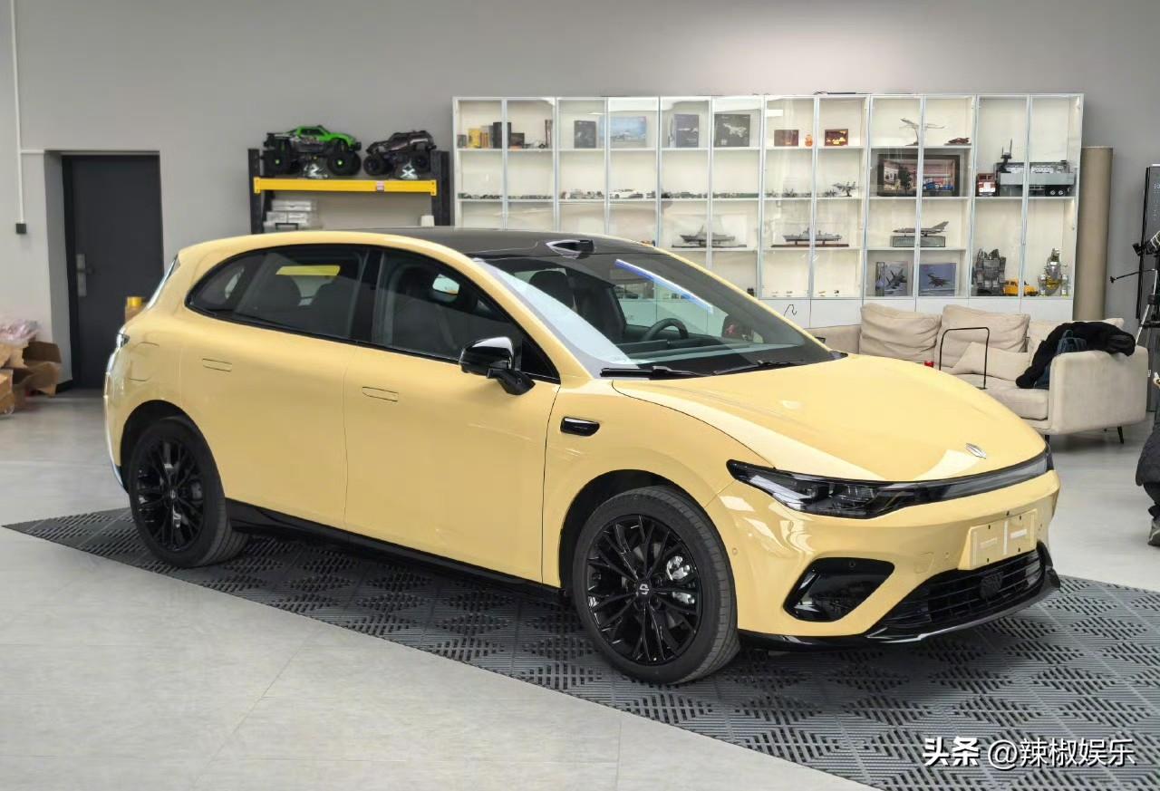 零跑汽车是一家成立于2015年的中国智能电动汽车品牌，凭借全域自研核心技术在新势