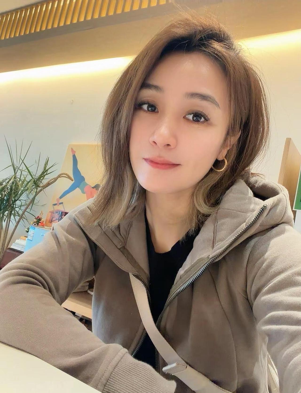 三月太急，带走了太多起伏与变数。愿四月风轻云淡，日子慢慢归位，所有的不安都化作温