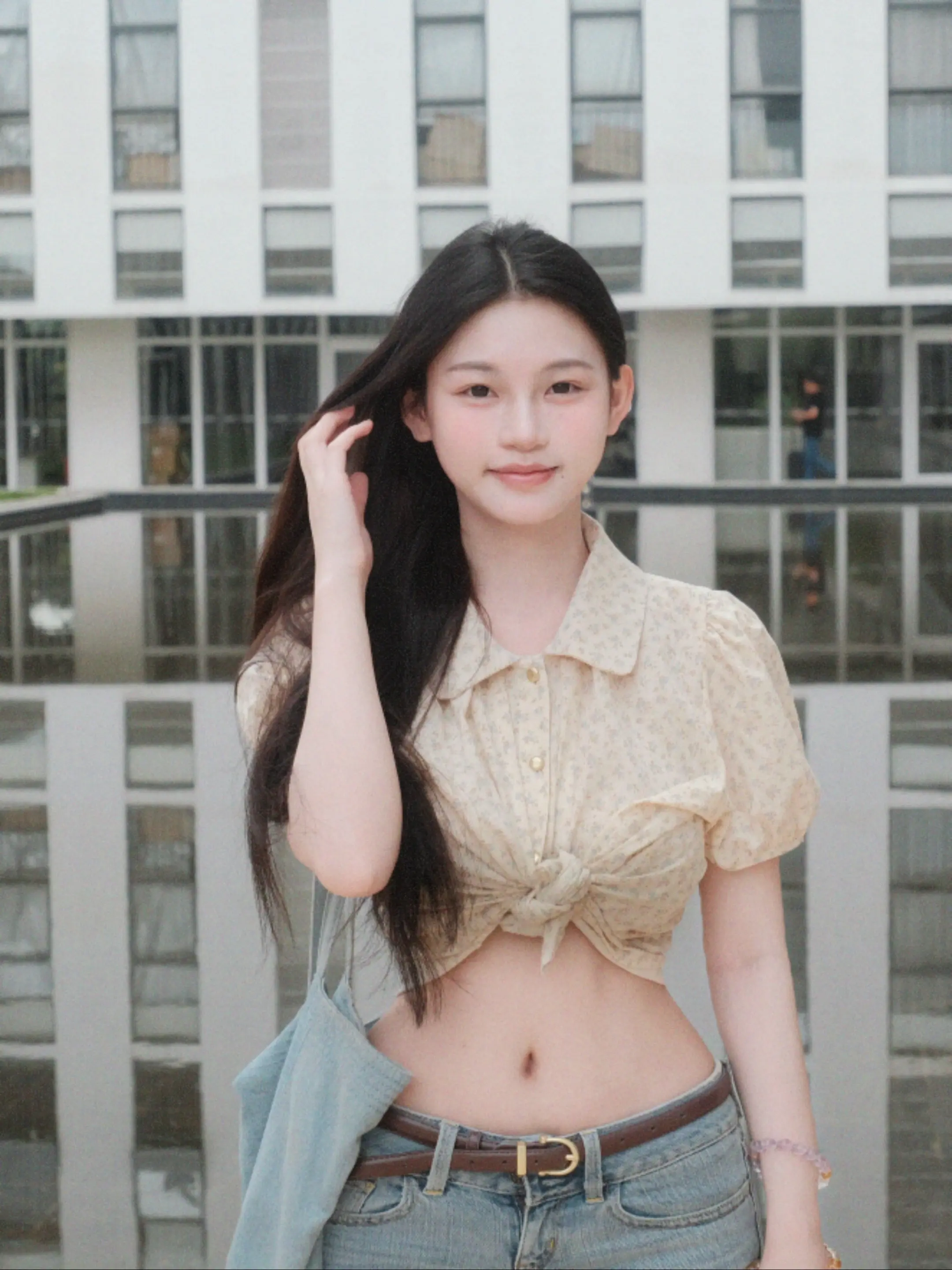 落花有意随流水