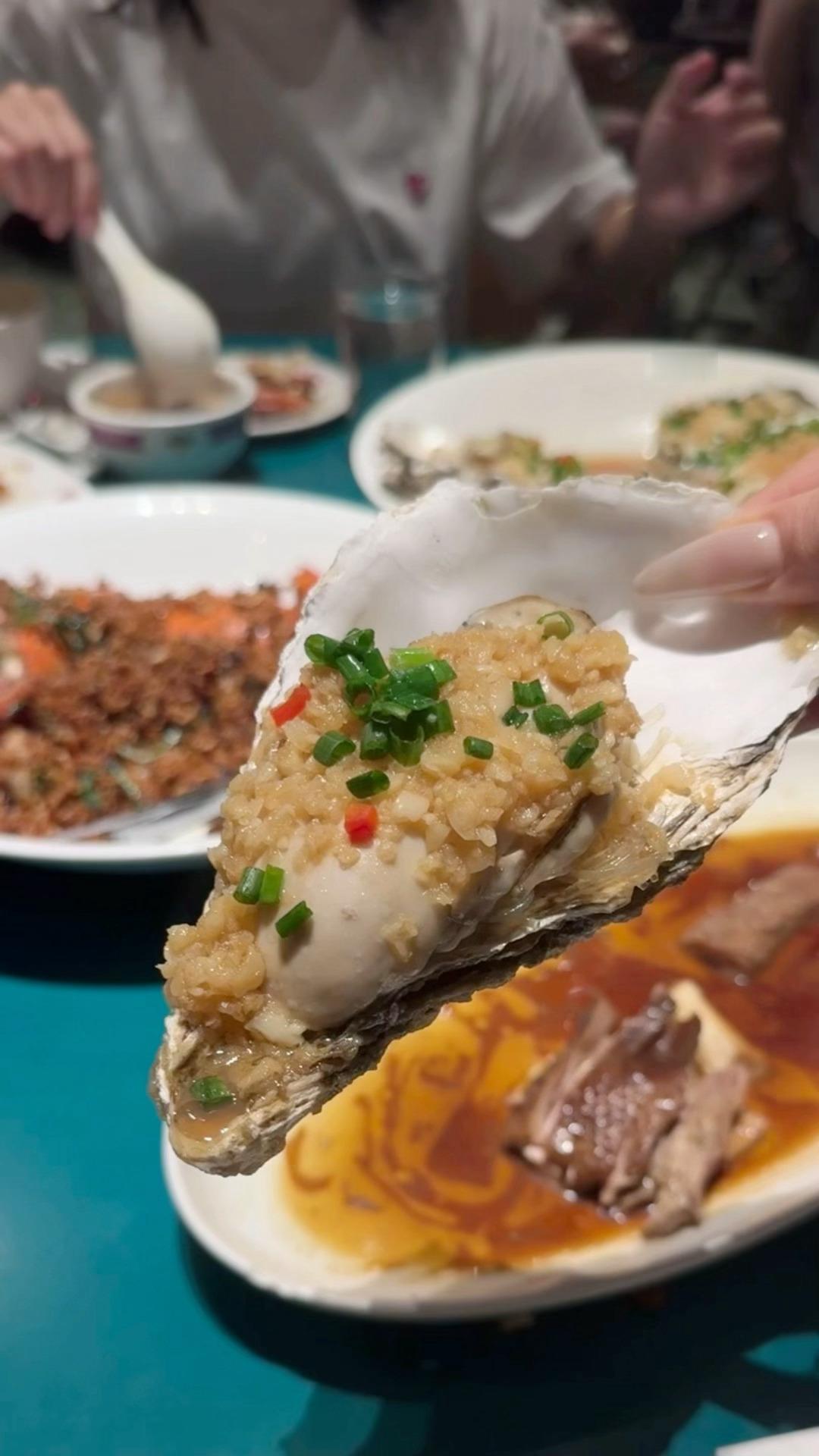 大家今晚吃的什么呀？[偷乐][偷乐][偷乐]我忍住了没吃晚饭，但没忍住夜宵……[