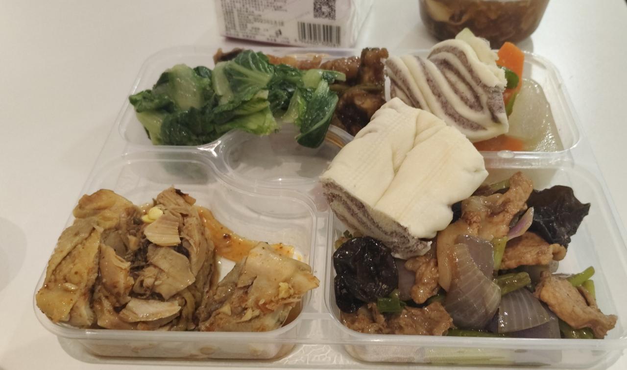 生活很平淡，没有精美菜肴，平平淡淡才是真，珍惜生活之来之不易的点点滴滴！