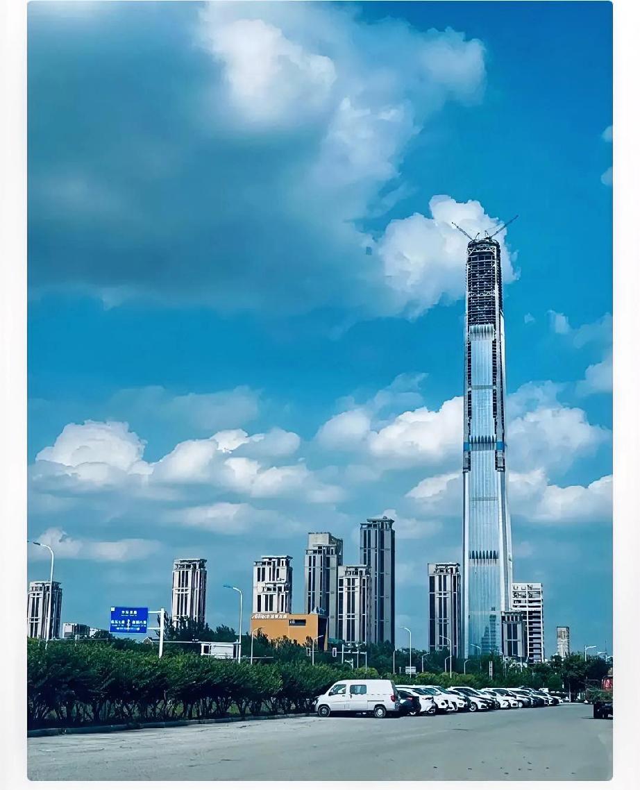 做梦都没想到，
天津117大厦被拍卖了！
而买家居然是一个初出茅庐，刚成立9天的