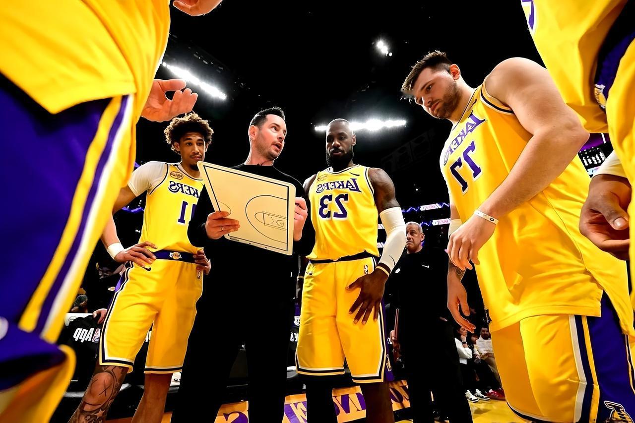 湖人对于火箭是血脉压制，湖人并不是只依靠詹姆斯，手里还有一堆高顺位需要证明自己的