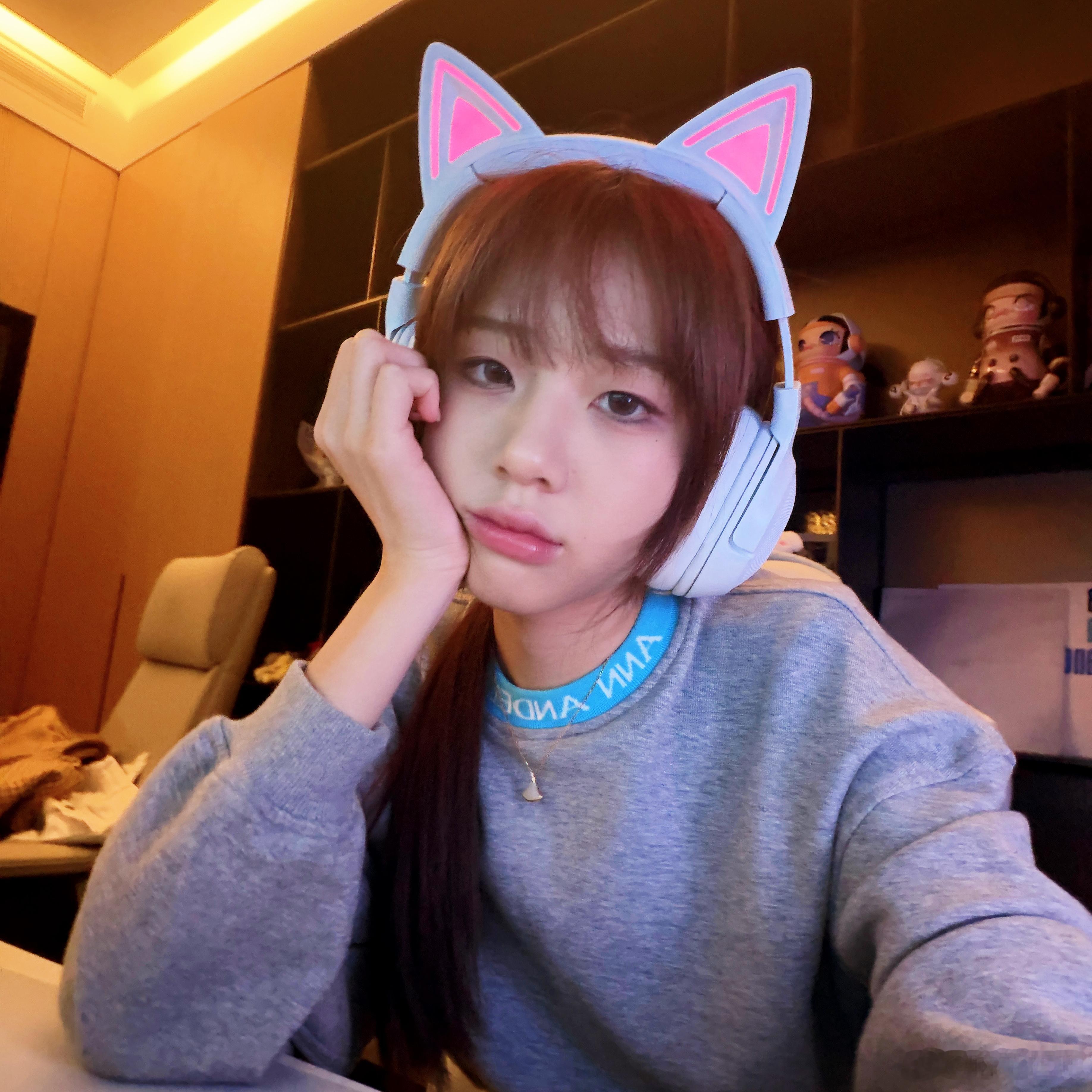馒头的猫耳朵耳机hhh ​​​