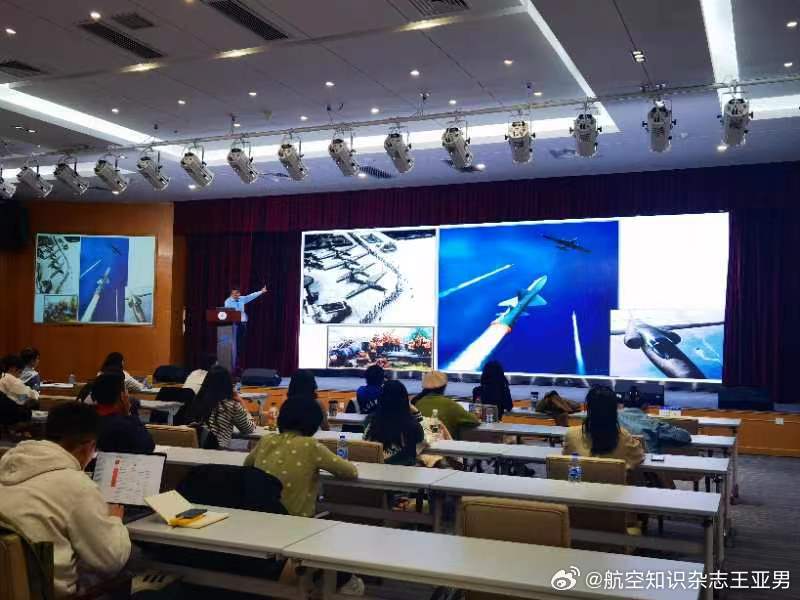 给北京团市委高校青马班学员做专题报告《用创新浪潮推动中国空天文明》，与同学们一起