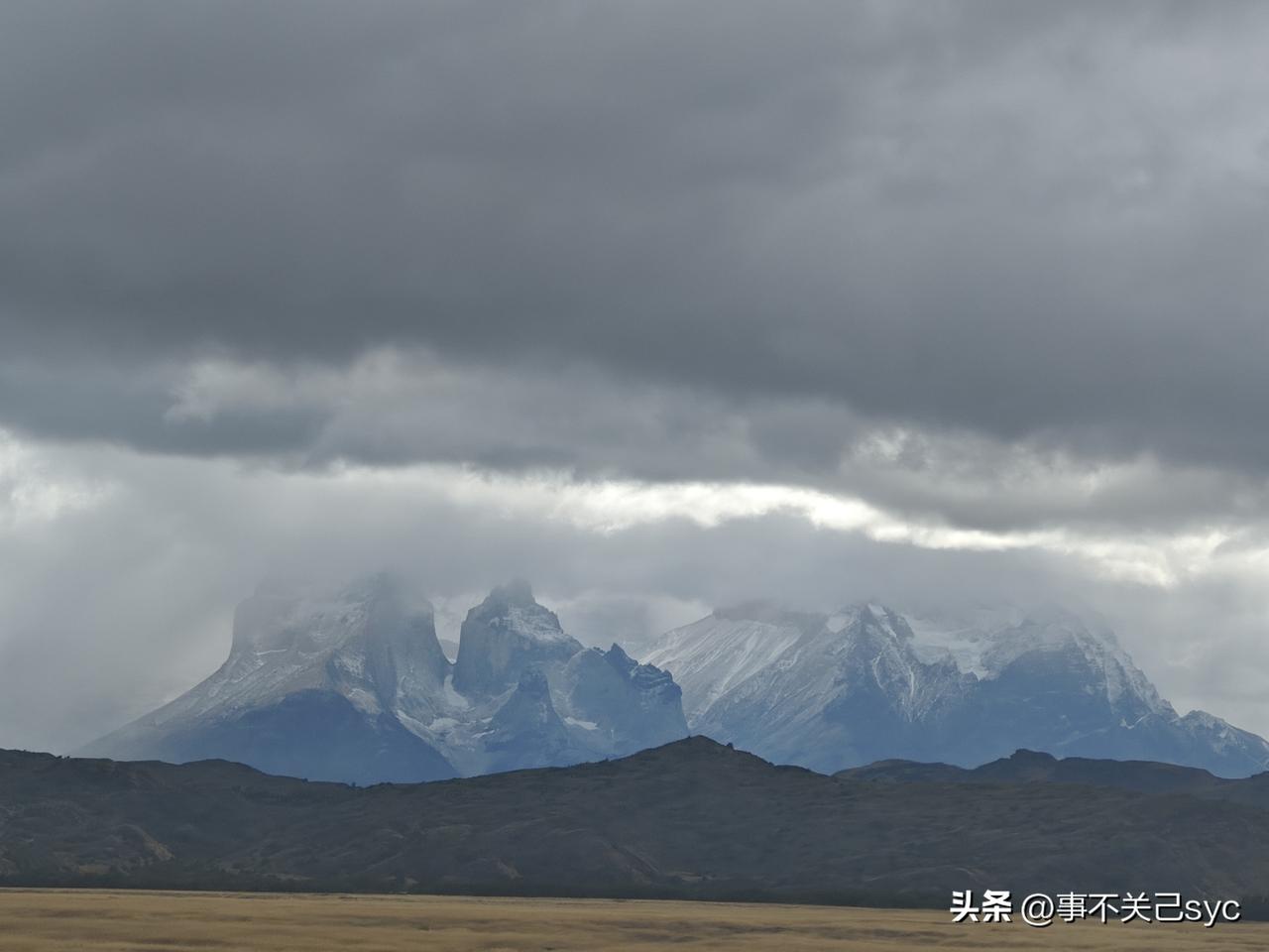 记录生活，随手拍张照图片就是今天的打卡地远景，途中随拍。