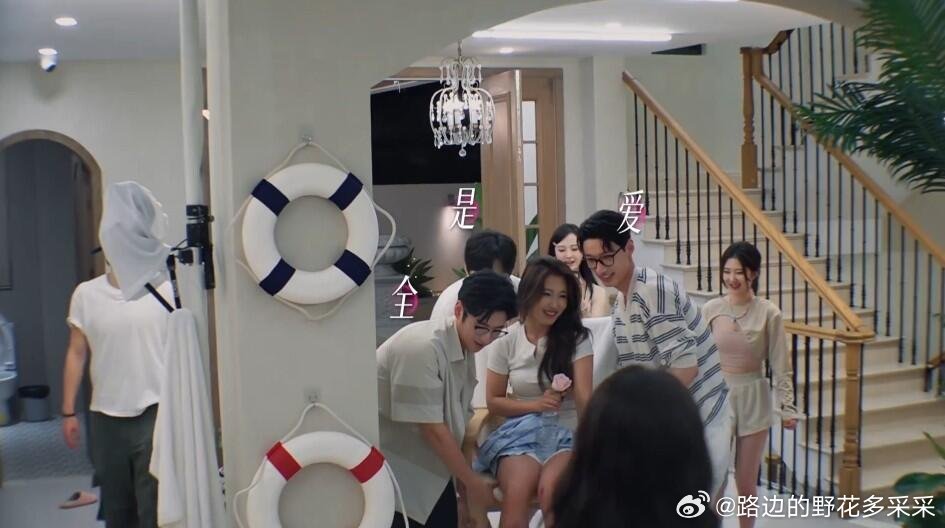 单骑老师都看不下去了，无法想象柳柳多沉重陈丹琪与周总面对面，问了他一个问题：“在