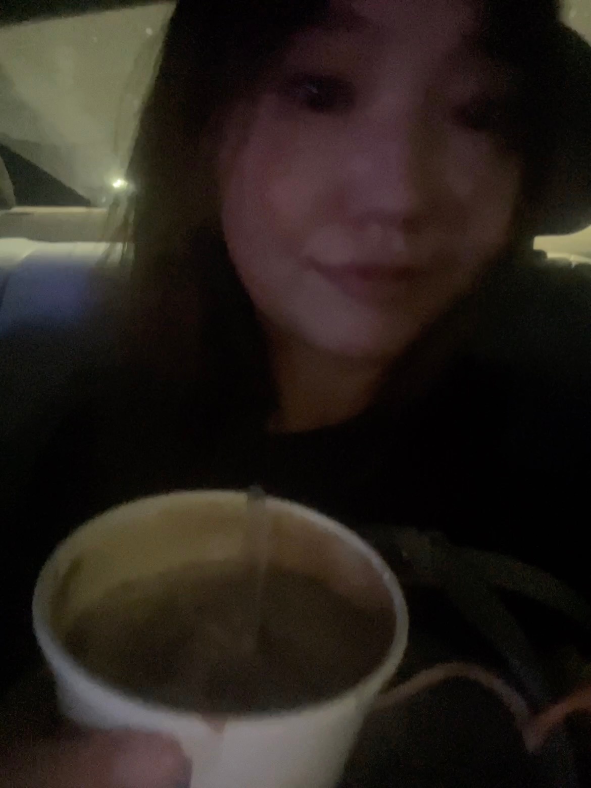 晚上比白天还忙知道最近晚上吃感冒药会睡不着的闺，叫我不管多晚结束拍摄都要去吃她家