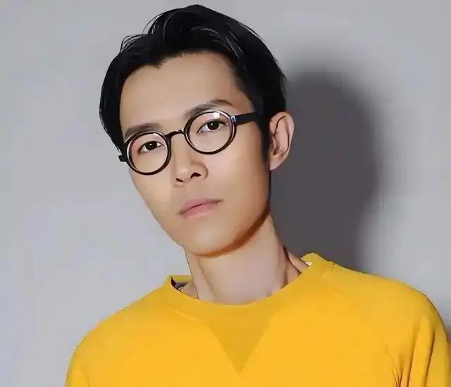 方大同去世119天，他的经纪人心碎透露：大同去世前已把工作安排到2027年。
