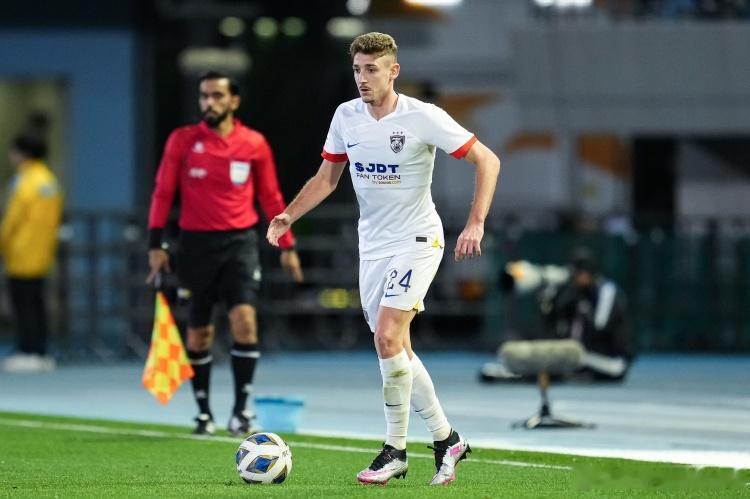 周二  澳超看法001  墨尔本城 VS 麦克阿瑟本赛季澳超变得正常许多，估计和