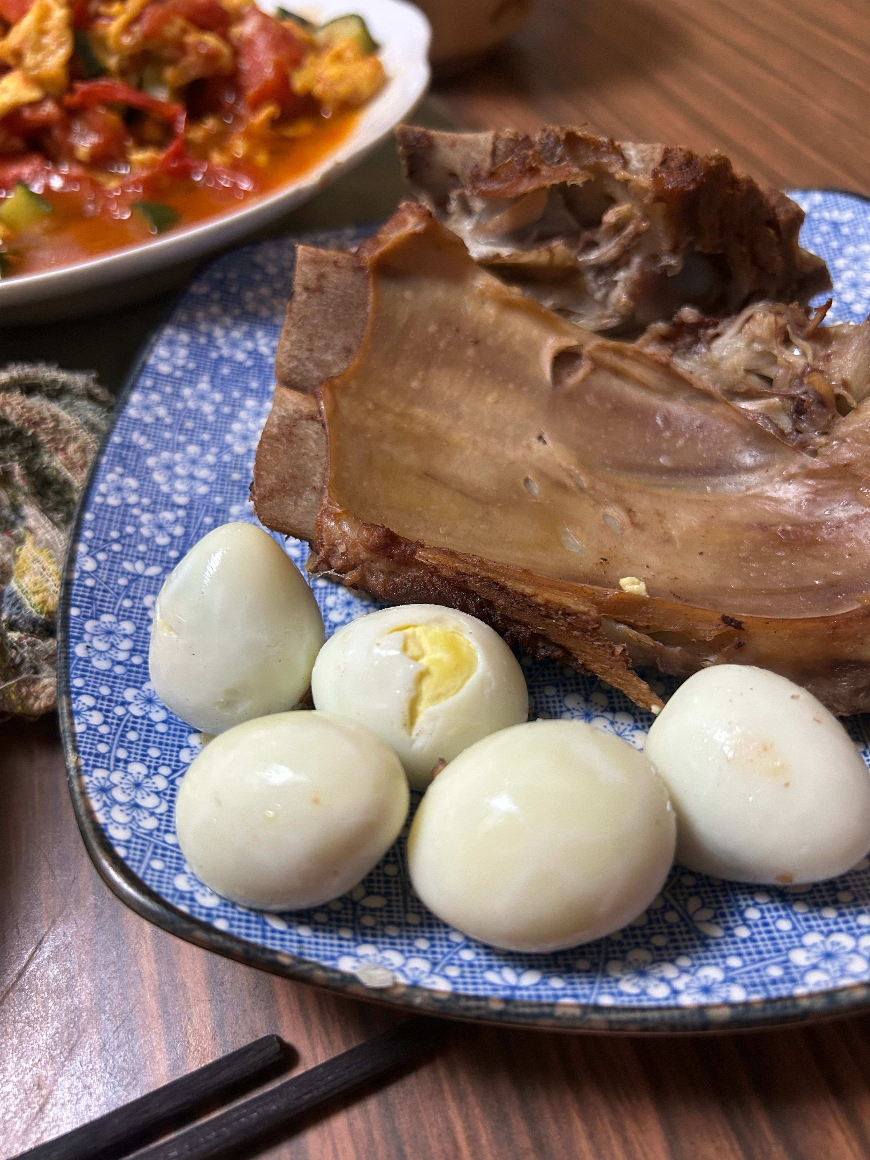 就这鹌鹑蛋。九十年代我奶奶天天吃，就没断过顿。 ​​​
