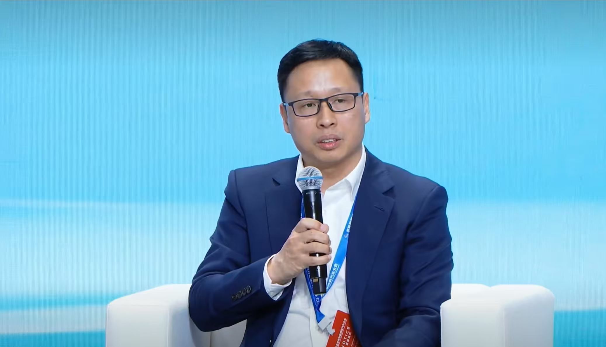 在今天举行的2026世界智能网联汽车大会上，华为公司高级副总裁、引望公司CEO靳