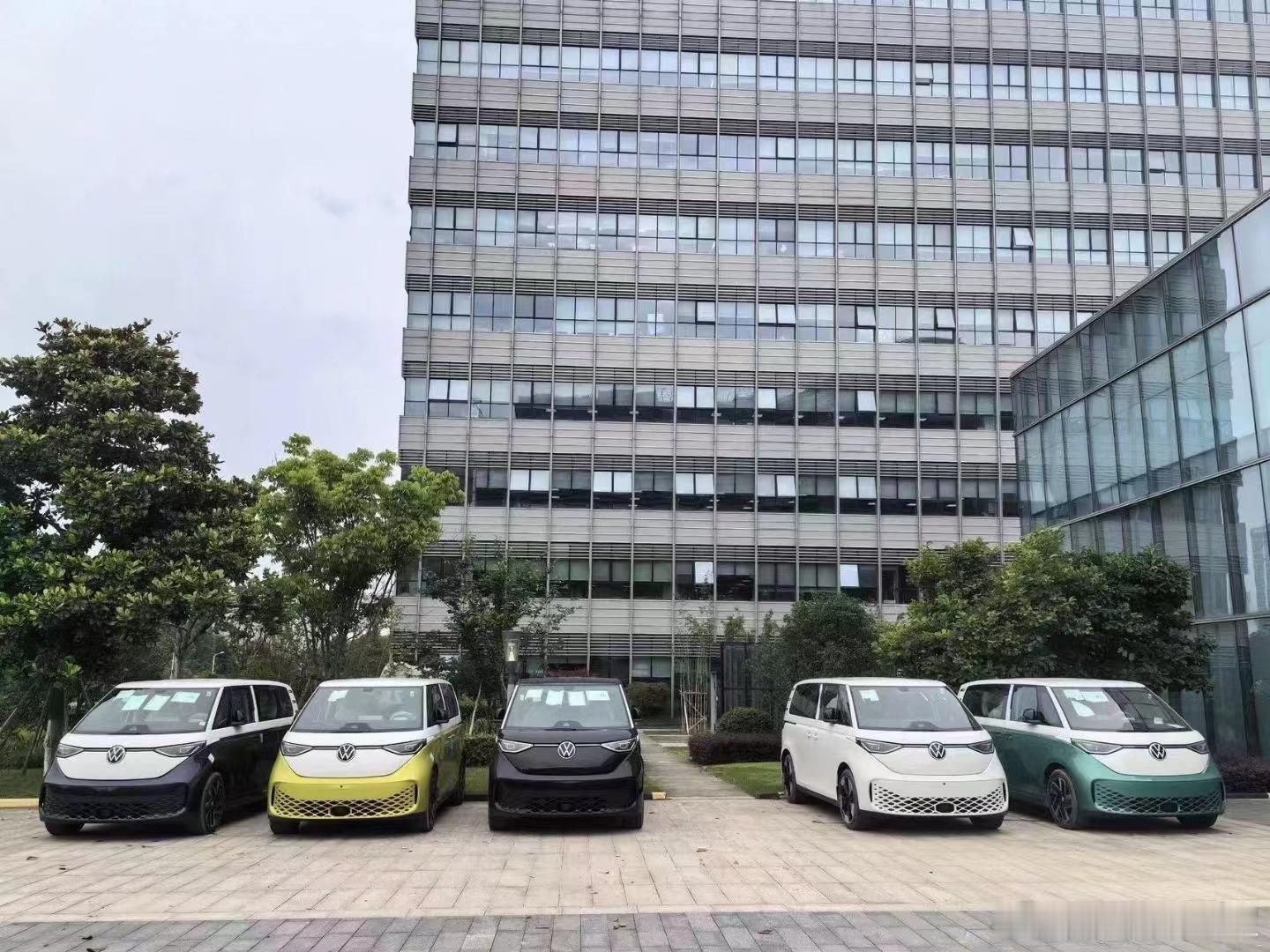 ID.BUZZ已经大批量进入中国了，这个小车非常可爱，但是它的价格会不会也像车一