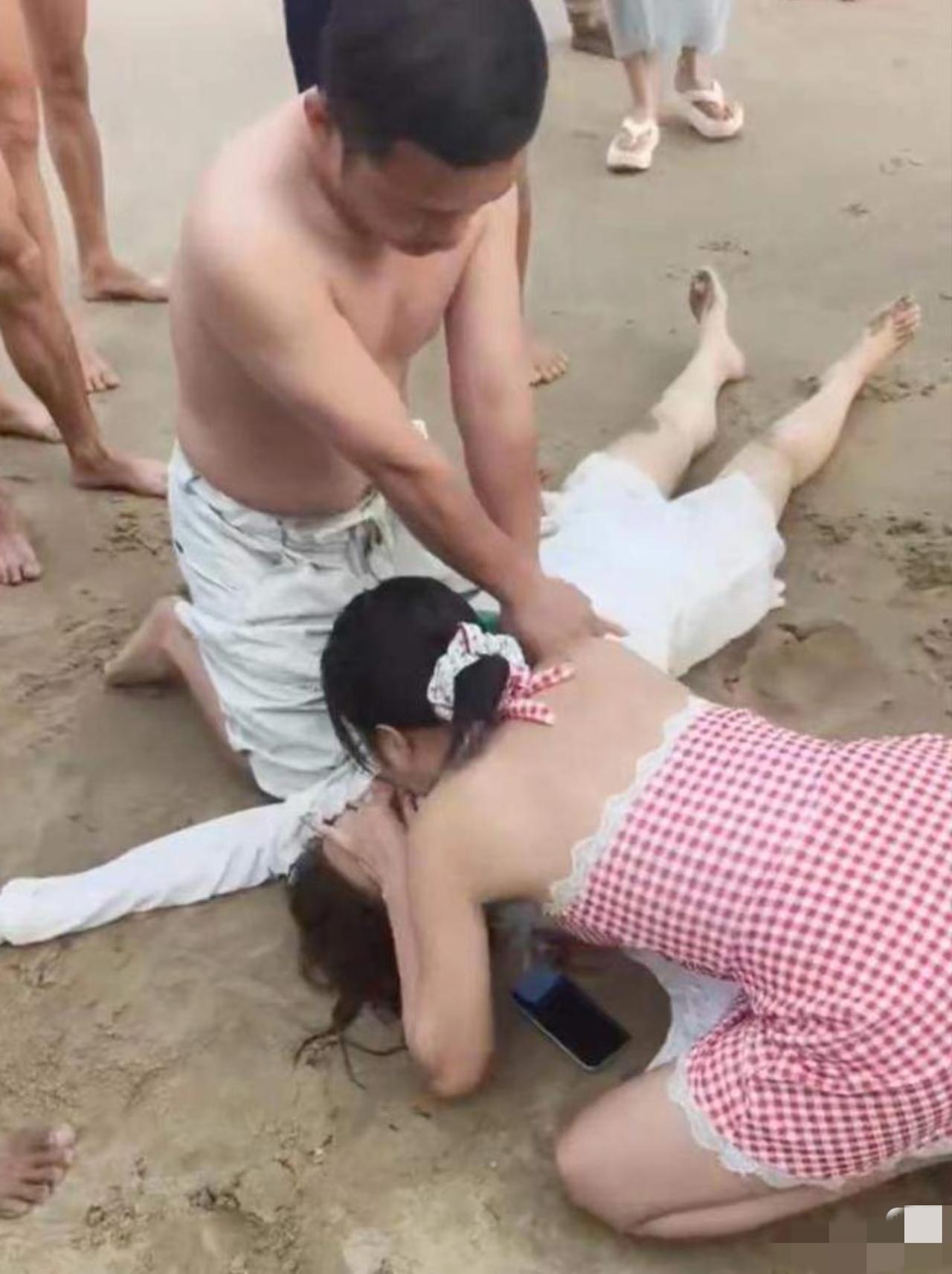 这次值了！
救人护士获得了这么多荣誉，
护士袁苑 海滩救人事件 荣誉奖励完整清单