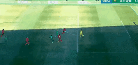 韩镕泽禁区外手球绝对应该是红牌，换个角度，如果辽宁队其他球员像今天这种情况，给个