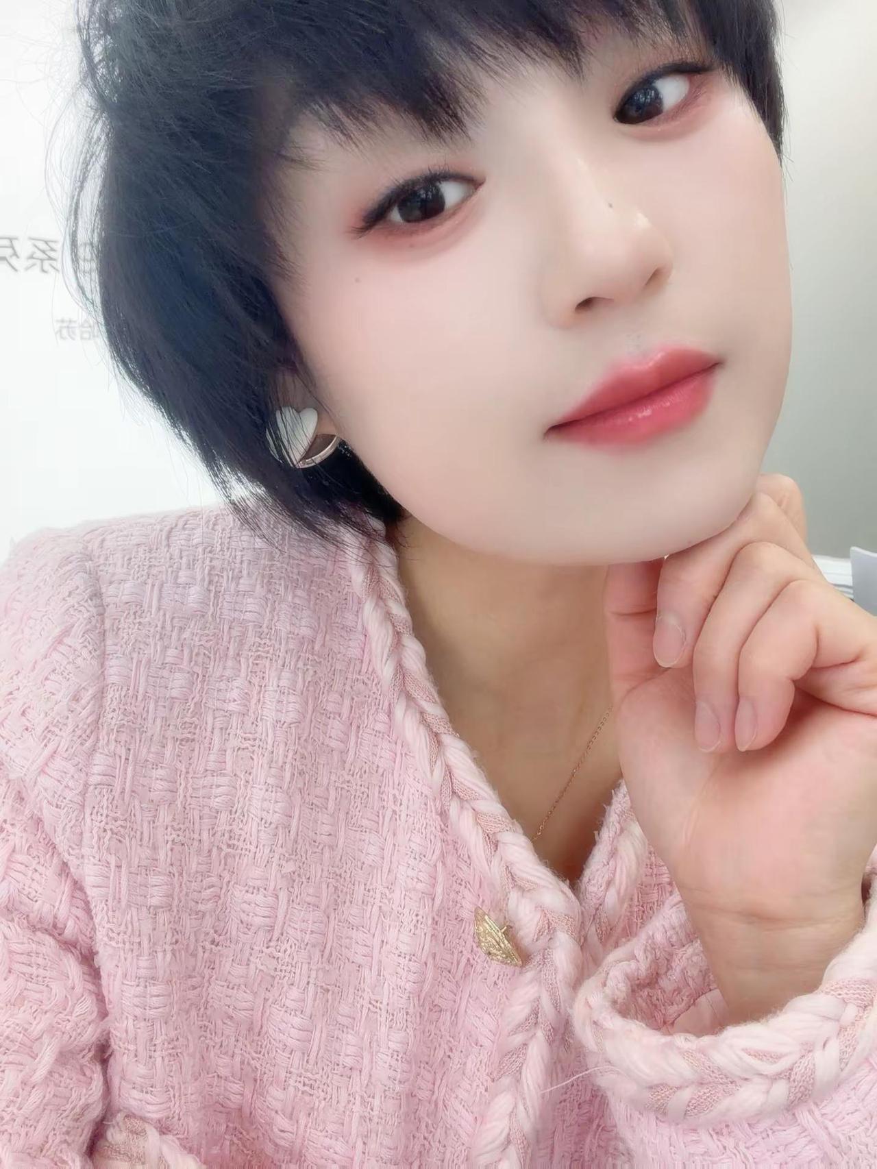 最近皮肤好好呦38岁又怎样脸上眼角一点皱纹都没有心里有光 岁月格外偏爱认真生活的