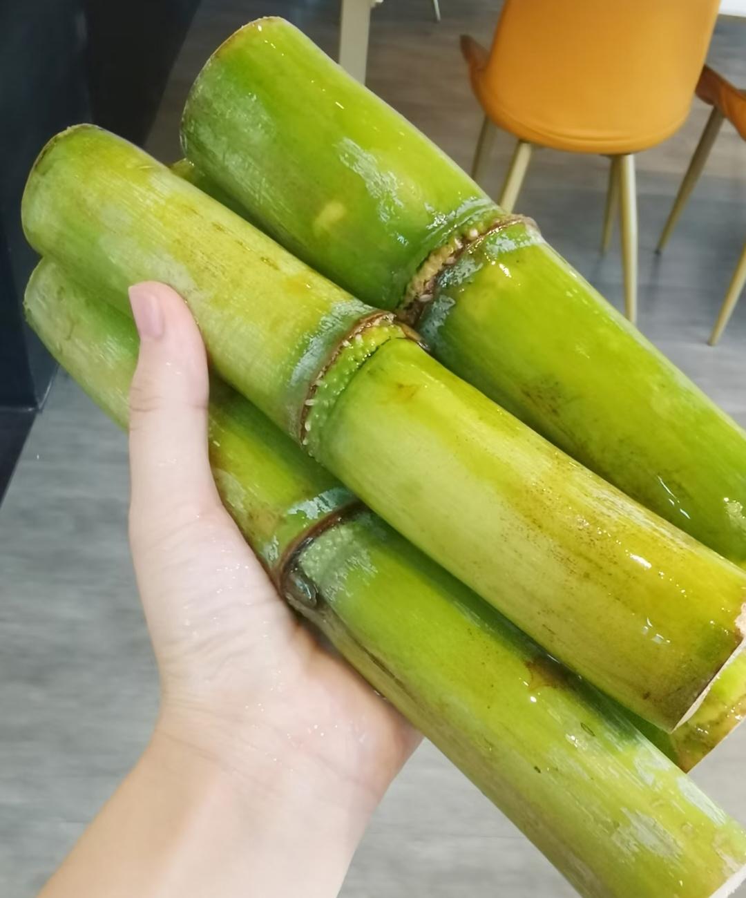 上海一男子水果店买了根甘蔗，结账时竟被告知付款91元
事后发文说，长这么第一次吃